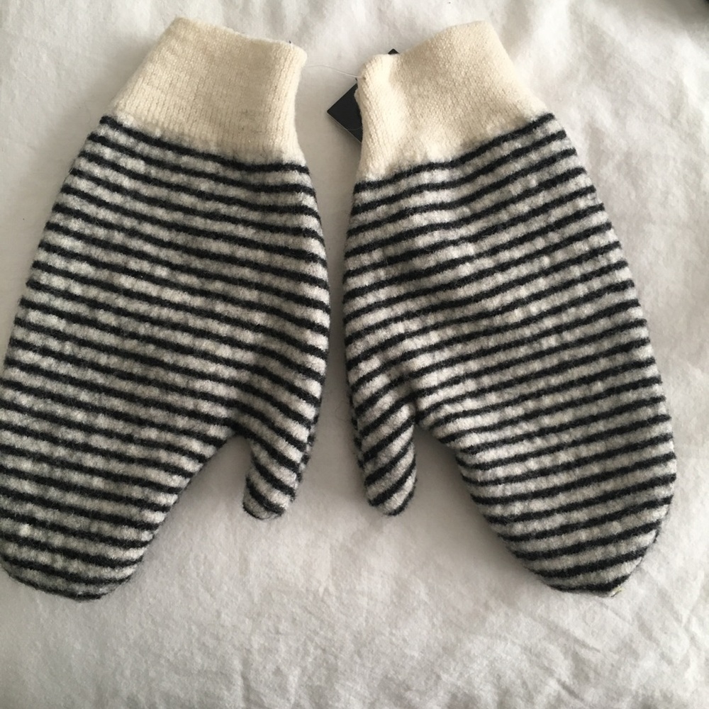 Mittens - Picture 2 of 2